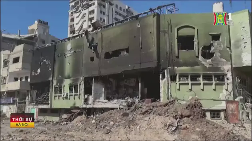Israel tấn công trại tị nạn và trường học ở Gaza