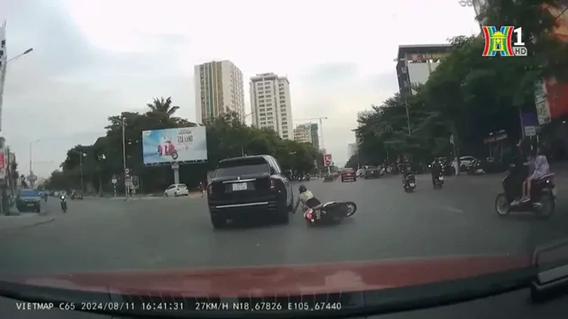 Gây tai nạn cho người khác vì chuyển hướng đột ngột