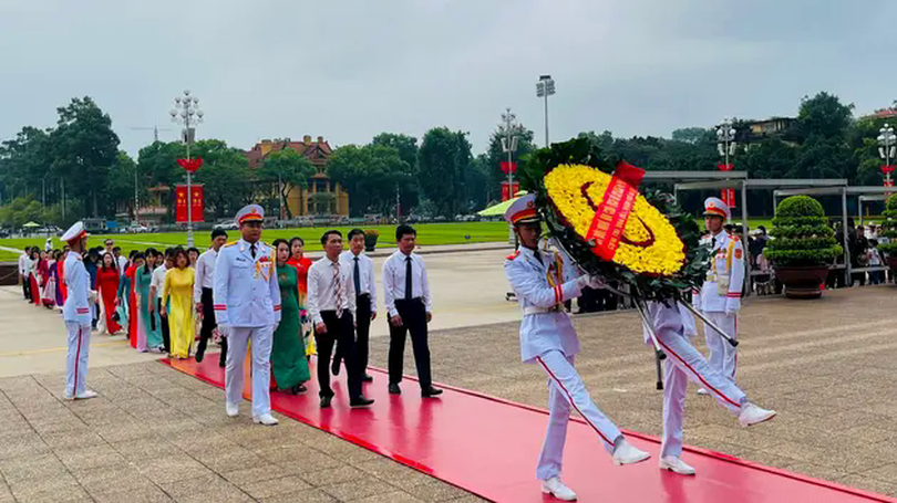Cụm thi đua số 1 thành phố báo công dâng Bác