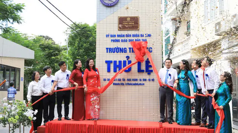 Trường Tiểu học Thủ Lệ được gắn biển công trình cấp quận