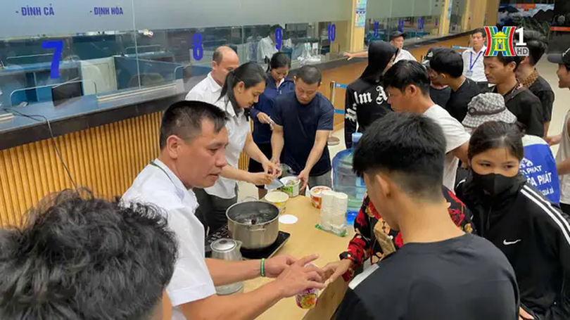 Hỗ trợ hành khách tránh bão tại bến xe