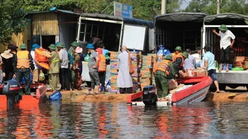 Cộng đồng phương tiện chia sẻ với đồng bào vùng lũ