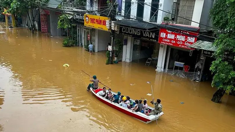 Thanh niên Hà Nội hỗ trợ các địa phương ngập lụt