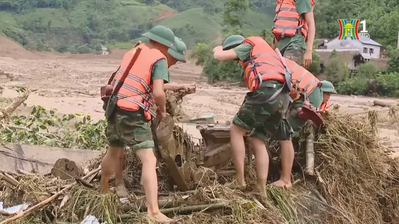 Hơn 600 người tìm kiếm nạn nhân lở đất tại làng Nủ