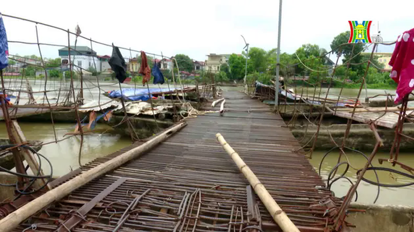 Nước sông Đáy dâng cao, cầu phao 'đắp chiếu' dài ngày