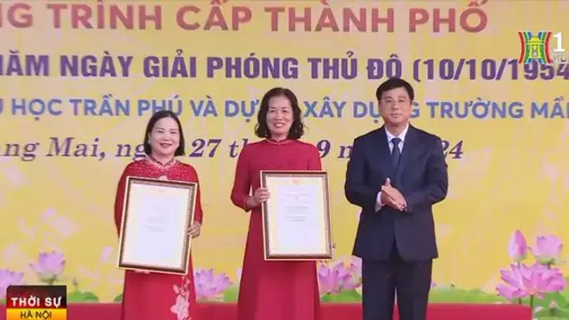 Gắn biển công trình chào mừng 70 năm giải phóng Thủ đô