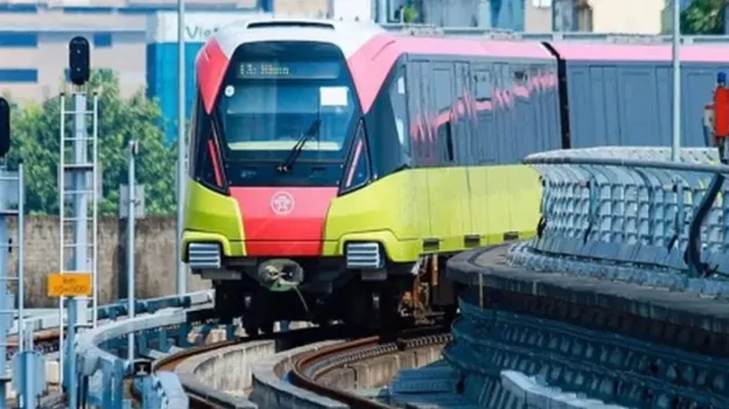 Tàu điện trên cao gặp sự cố