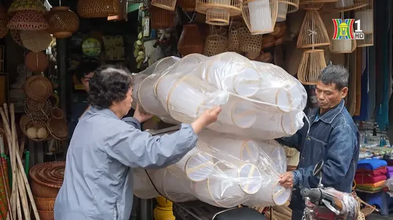 Nhịp sống trên phố Hàng Khoai