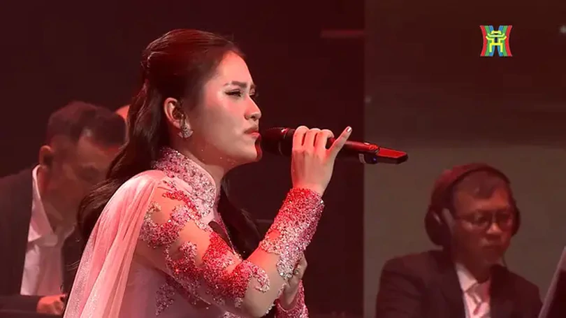 Mênh mang một khúc sông Hồng