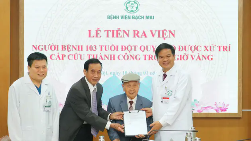 Bệnh viện Bạch Mai cứu sống bệnh nhân đột quỵ 103 tuổi