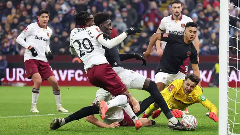 Aston Villa ngược dòng thắng West Ham tại Fa Cup