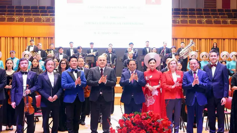 Thủ tướng Nga Mikhail Mishustin dự chương trình biểu diễn nghệ thuật