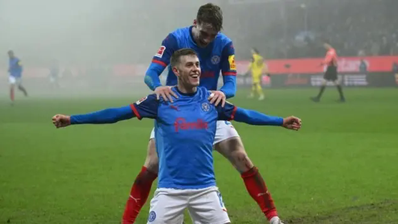 Dortmund thất bại bất ngờ trước Holstein Kiel