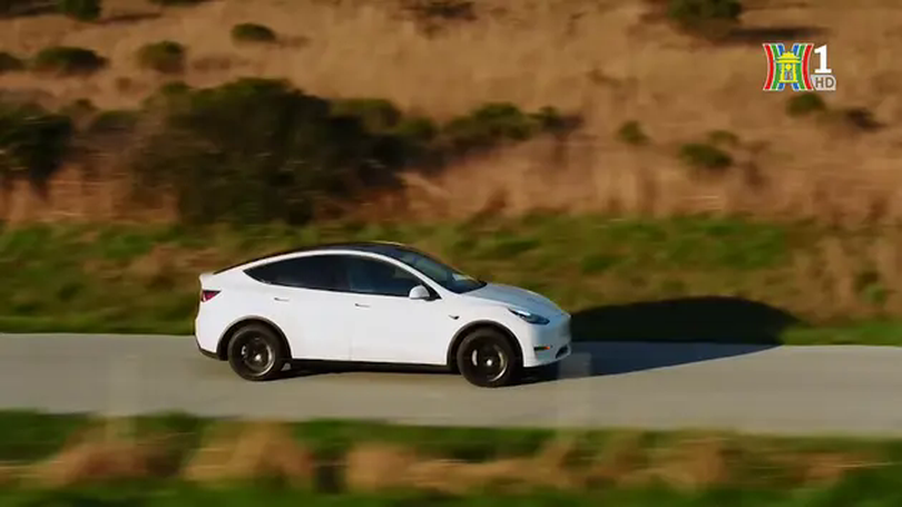 Tesla gọi sửa chữa đợt đầu tiên trong năm 2025
