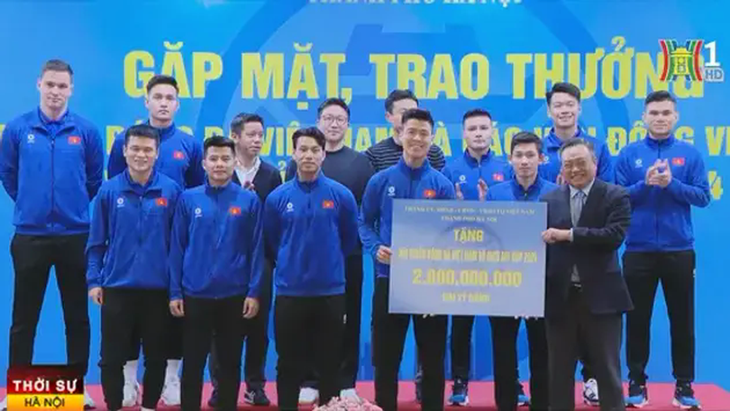 Hà Nội trao thưởng 2 tỷ đồng cho Đội tuyển Việt Nam