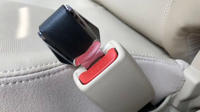Những vật dụng không nên trang bị trên ô tô