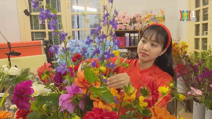 Học cắm hoa trang trí nhà đón Tết