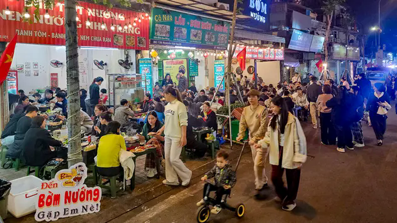 Khai trương tuyến phố ẩm thực Nguyễn Văn Tuyết