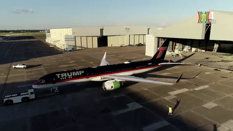 Chuyên cơ Boeing 757 mạ vàng của Tổng thống Trump