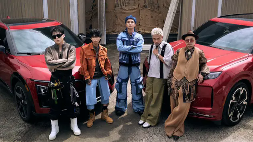 Soobin cùng dàn rapper trong MV 'Người Việt'