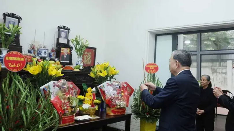 Tổng Bí thư Tô Lâm thắp hương tưởng niệm cố Tổng Bí thư Nguyễn Phú Trọng