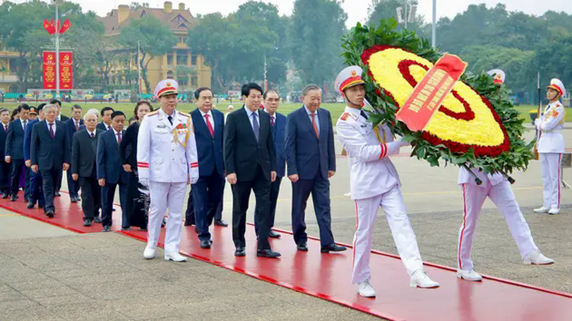 Lãnh đạo Đảng, Nhà nước và TP. Hà Nội vào Lăng viếng Bác