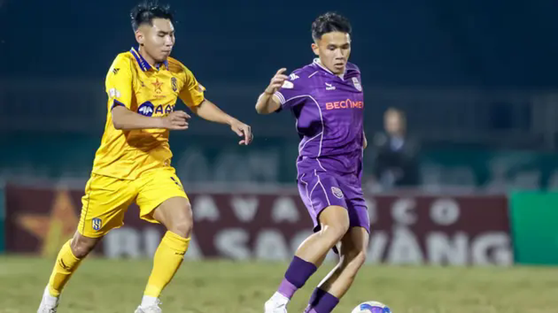 SLNA giành trọn 3 điểm ở phút bù giờ trên sân Vinh