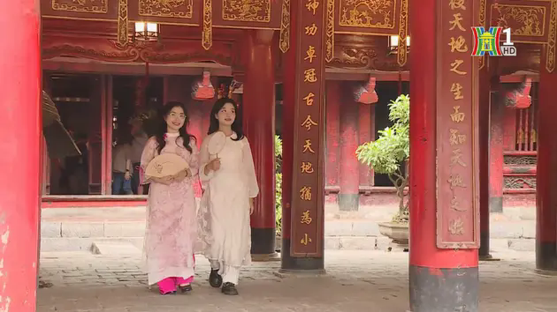 Đón xuân cùng áo dài