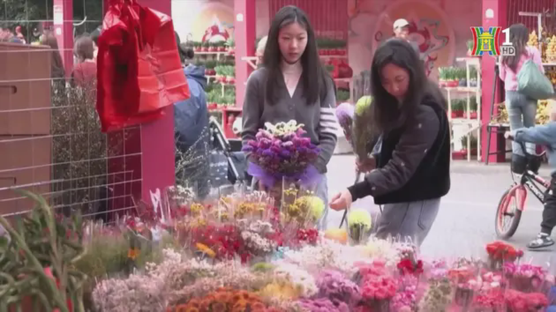 Chợ hoa Trung Quốc sôi động, hấp dẫn ngày cận Tết