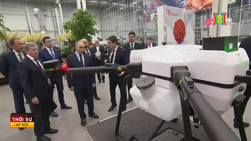 Tổng thống Nga Vladimir Putin thăm nhà máy UAV