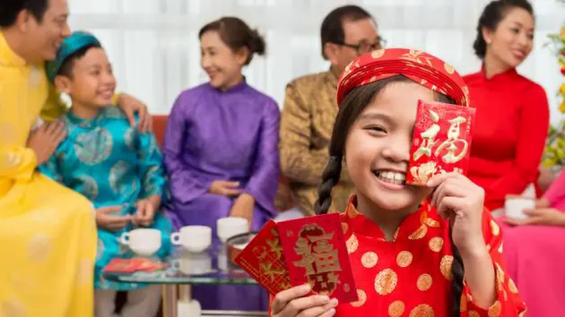 Hướng dẫn trẻ nhỏ sử dụng tiền mừng tuổi hợp lý