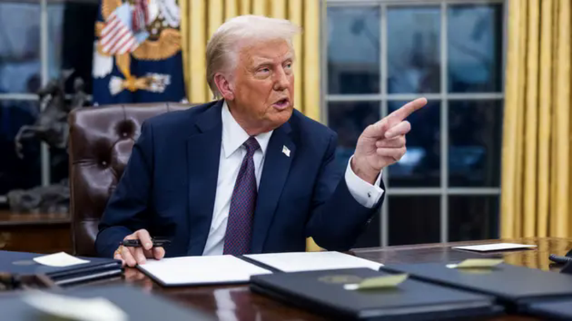 Ông Trump áp thuế quan mới, khơi mào căng thẳng thương mại