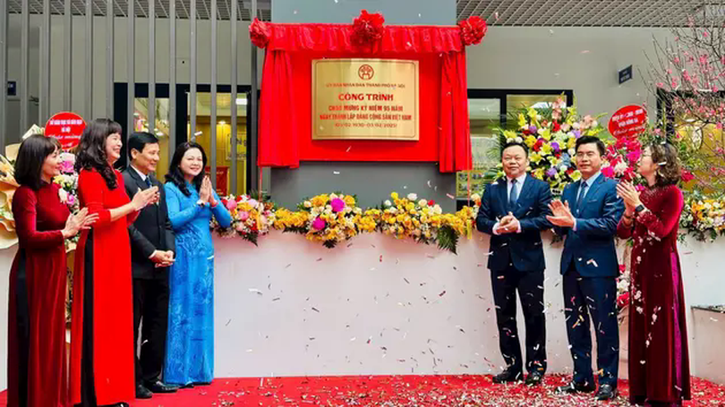 Quận Đống Đa gắn biển trường Tiểu học Khương Thượng