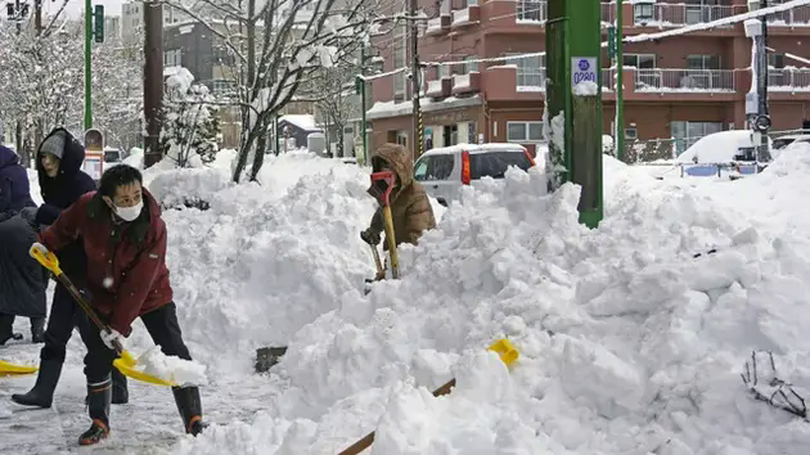 Tuyết rơi dày kỷ lục tại Hokkaido, Nhật Bản