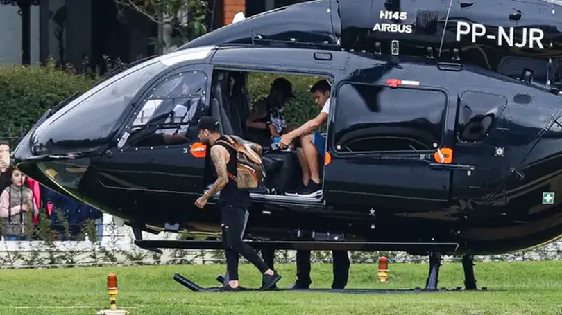 Neymar đáp trực thăng H-145 đi tập bóng hàng ngày