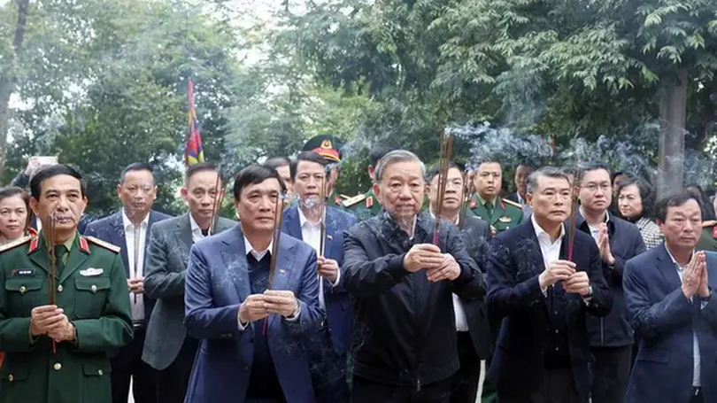 Tổng Bí thư dâng hương tưởng niệm các Vua Hùng