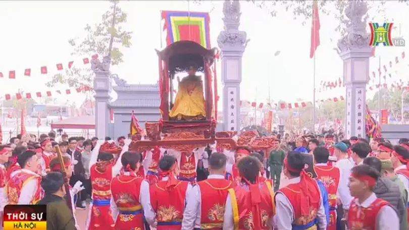 Xem kiệu bay ở làng Phú Đô
