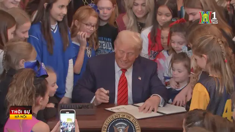Ông Trump cấm người chuyển giới tham gia thể thao nữ