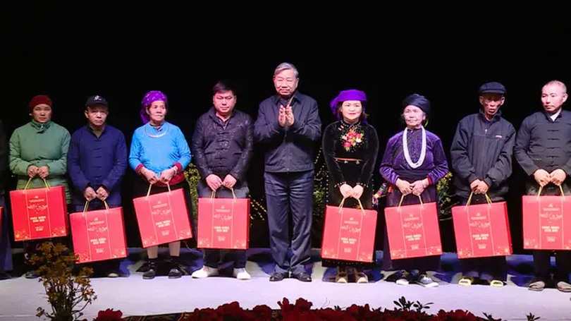 Tổng Bí thư Tô Lâm thăm, tặng quà nhân dân Hà Giang