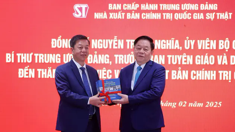 Những trang sách giá trị về đường lối mới của Đảng