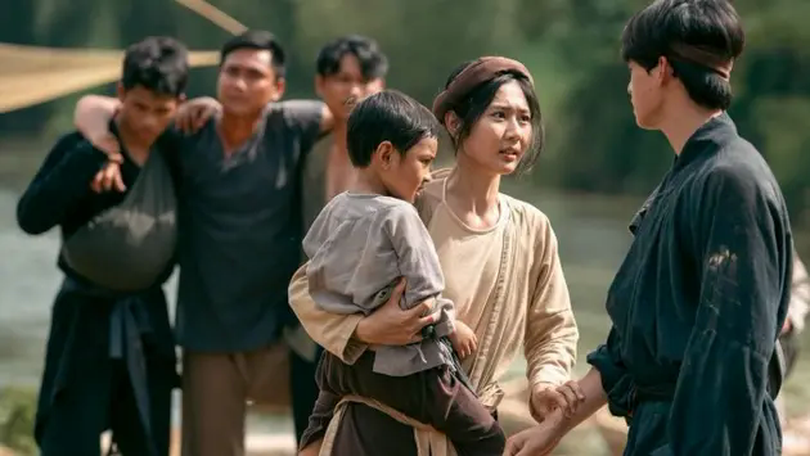 'Đèn âm hồn' vượt doanh thu phim của Trấn Thành, Thu Trang