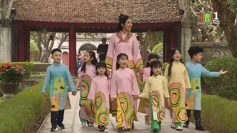 Câu chuyện linh vật trong tà áo dài xuân