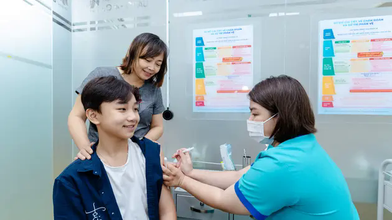 Phòng ngừa biến chứng nguy hiểm của cúm mùa bằng vaccine