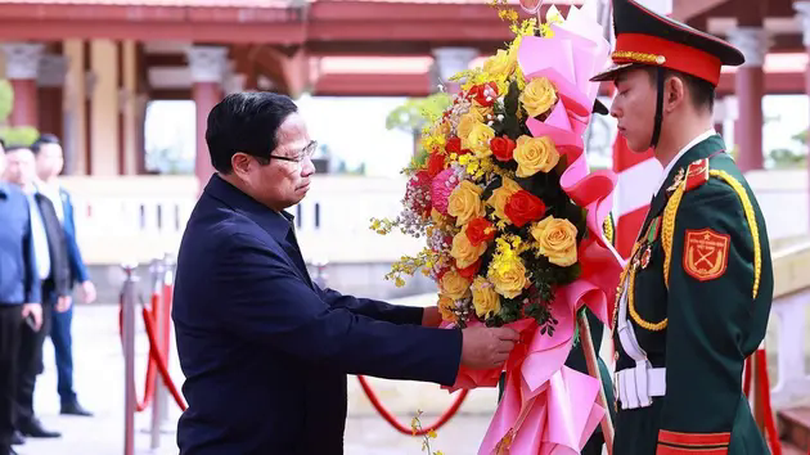 Thủ tướng dâng hương tưởng nhớ cố Thủ tướng Phạm Văn Đồng