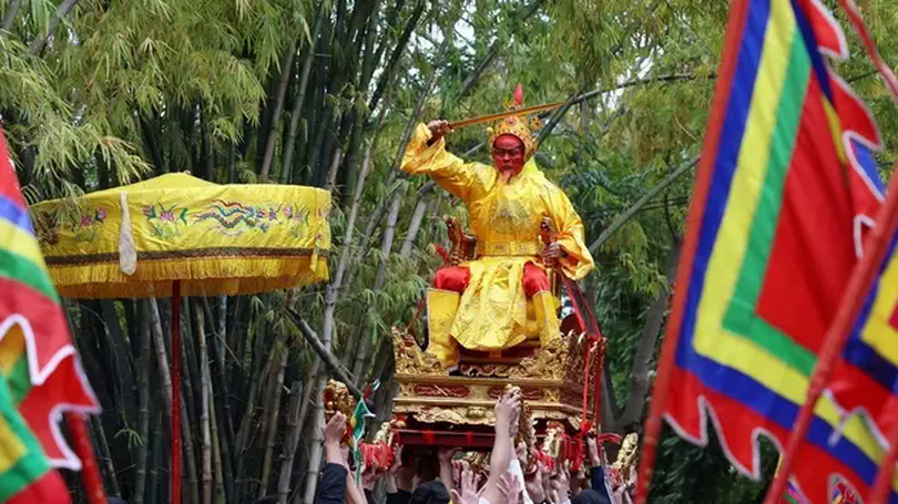 Nghi thức rước vua độc đáo tại lễ hội đền Sái