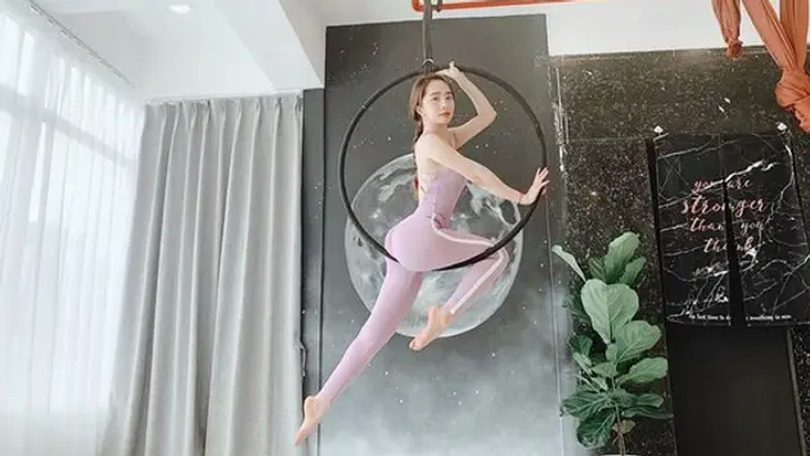 Tập Yoga bay để giảm cân sau Tết