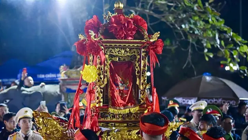 Không khí thiêng liêng tại Lễ hội Khai ấn Đền Trần