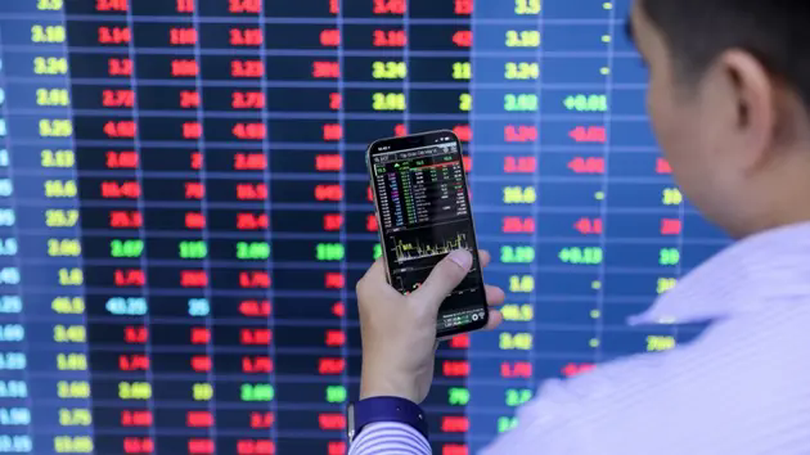 VN-Index vượt ngưỡng 1.270 điểm