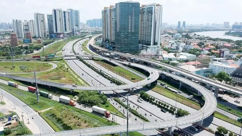 Đầu tư công 900.000 tỷ cho 'đầu tàu' kéo tăng trưởng