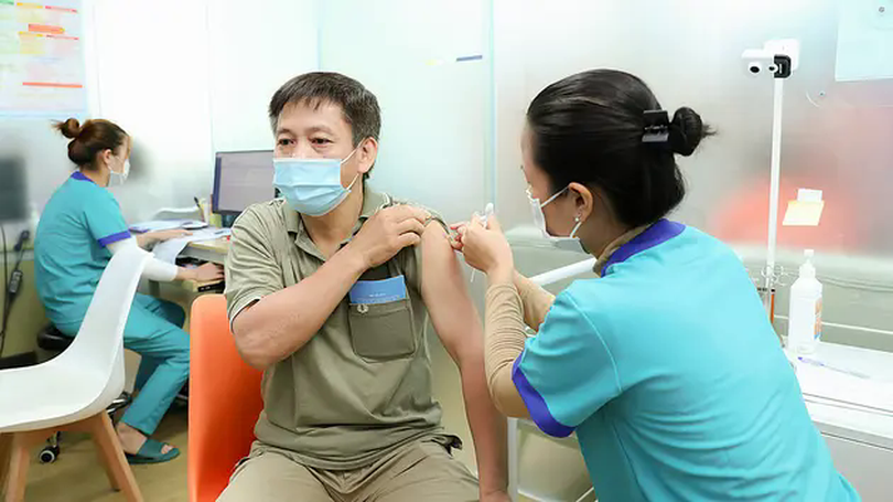 Người dân chủ động tiêm vaccine phòng cúm mùa